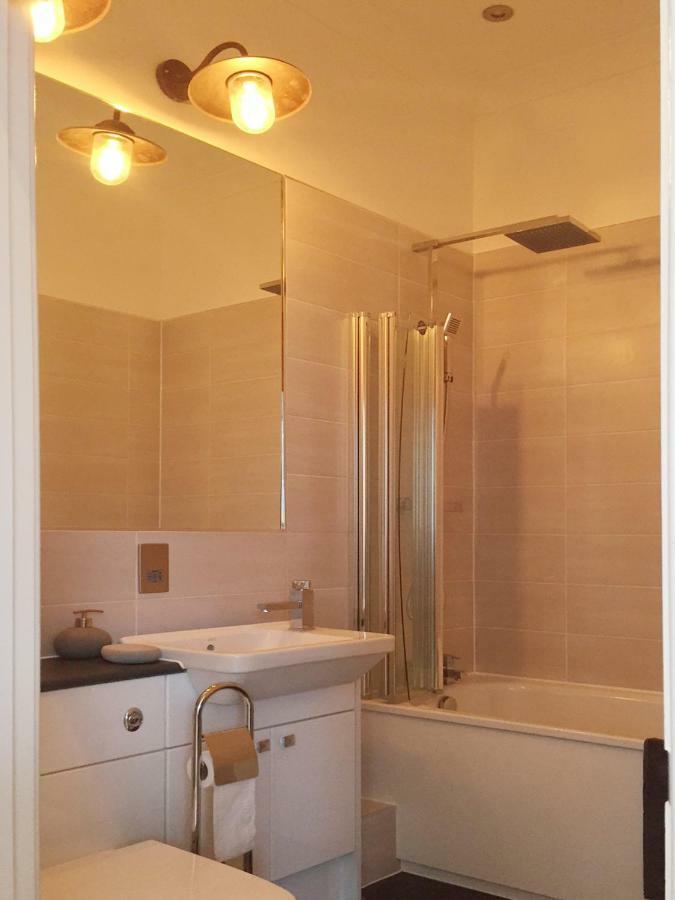 Spacious 1 Bedroom Split Level Old Pub Conversion Tower Bridge London Exterior photo